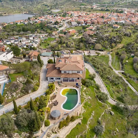 Mansion Con Jacuzzi A 40 Grados, Gran Piscina Y Padel Villa El Tiemblo Exterior photo