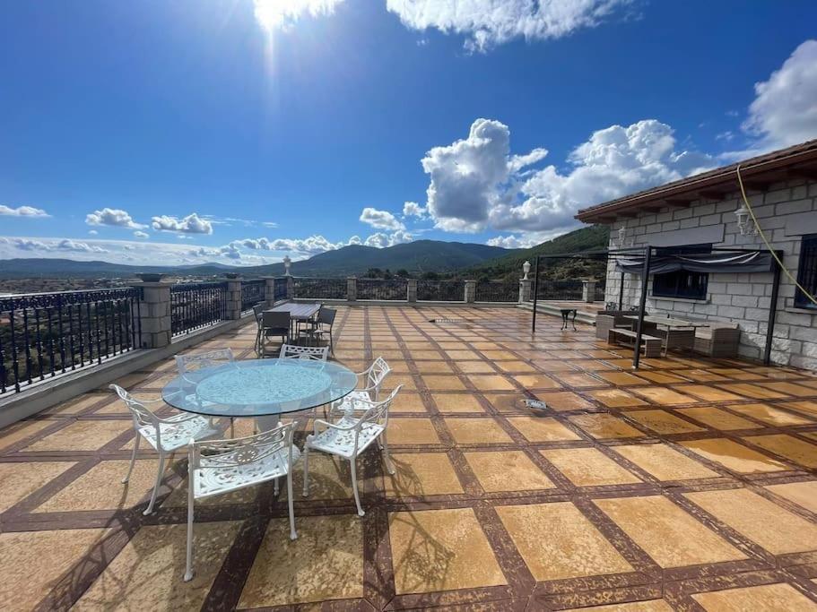 Mansion Con Jacuzzi A 40 Grados, Gran Piscina Y Padel Villa El Tiemblo