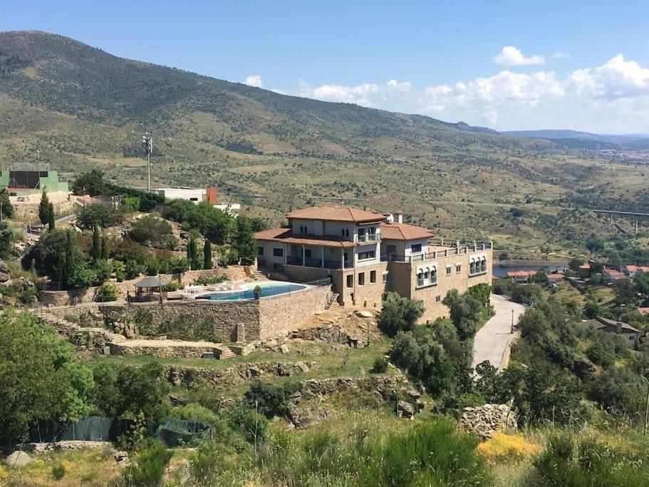 Mansion Con Jacuzzi A 40 Grados, Gran Piscina Y Padel Villa El Tiemblo