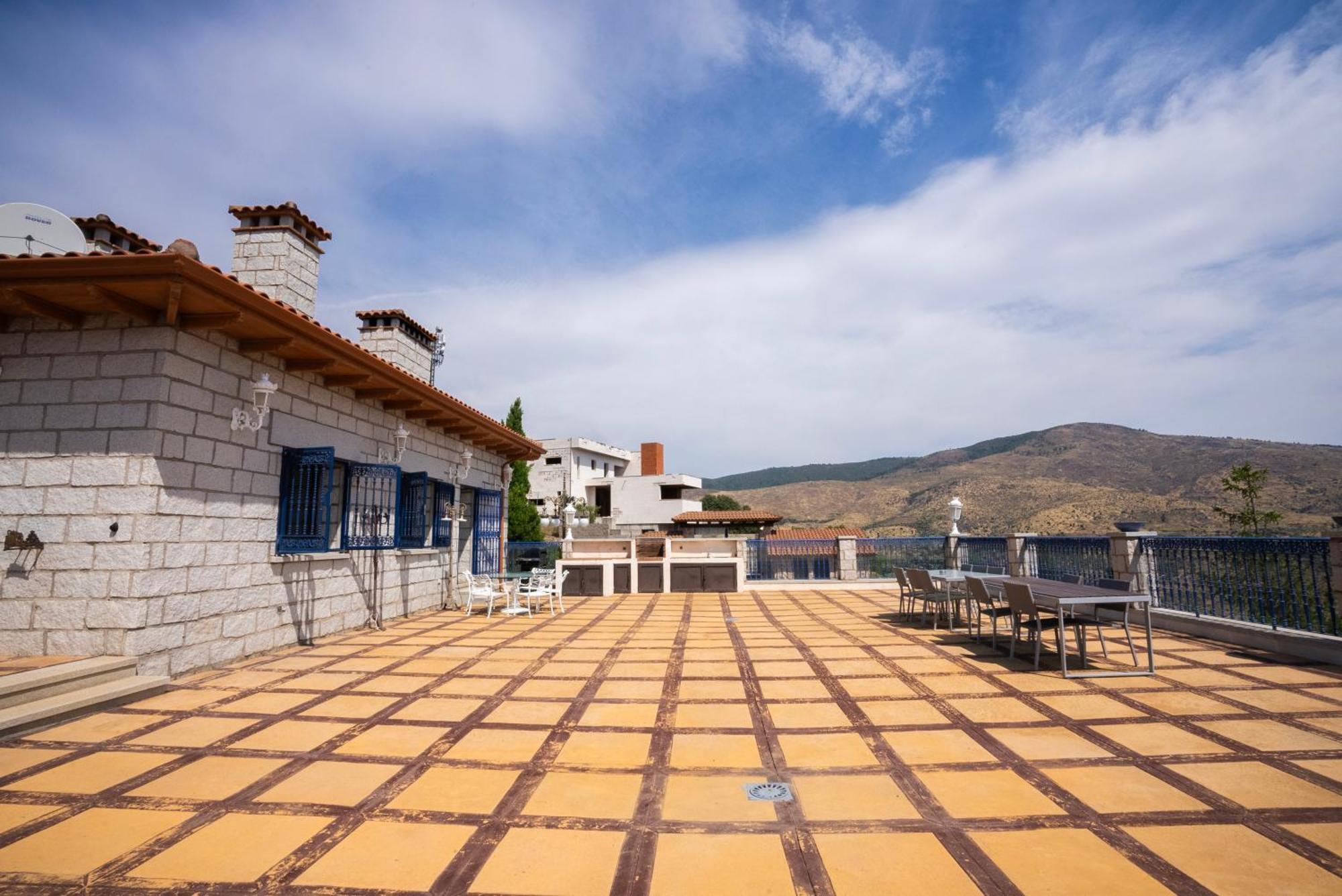 Mansion Con Jacuzzi A 40 Grados, Gran Piscina Y Padel Villa El Tiemblo