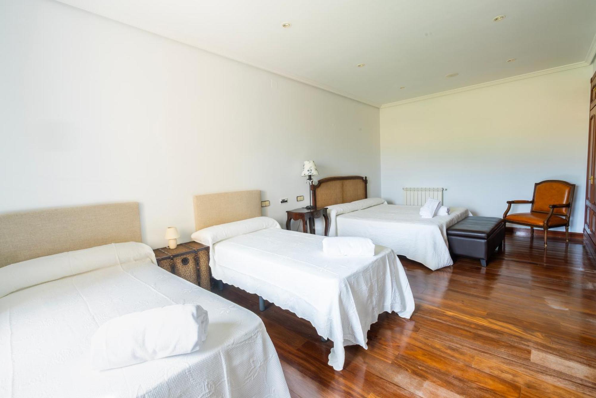 Mansion Con Jacuzzi A 40 Grados, Gran Piscina Y Padel Villa