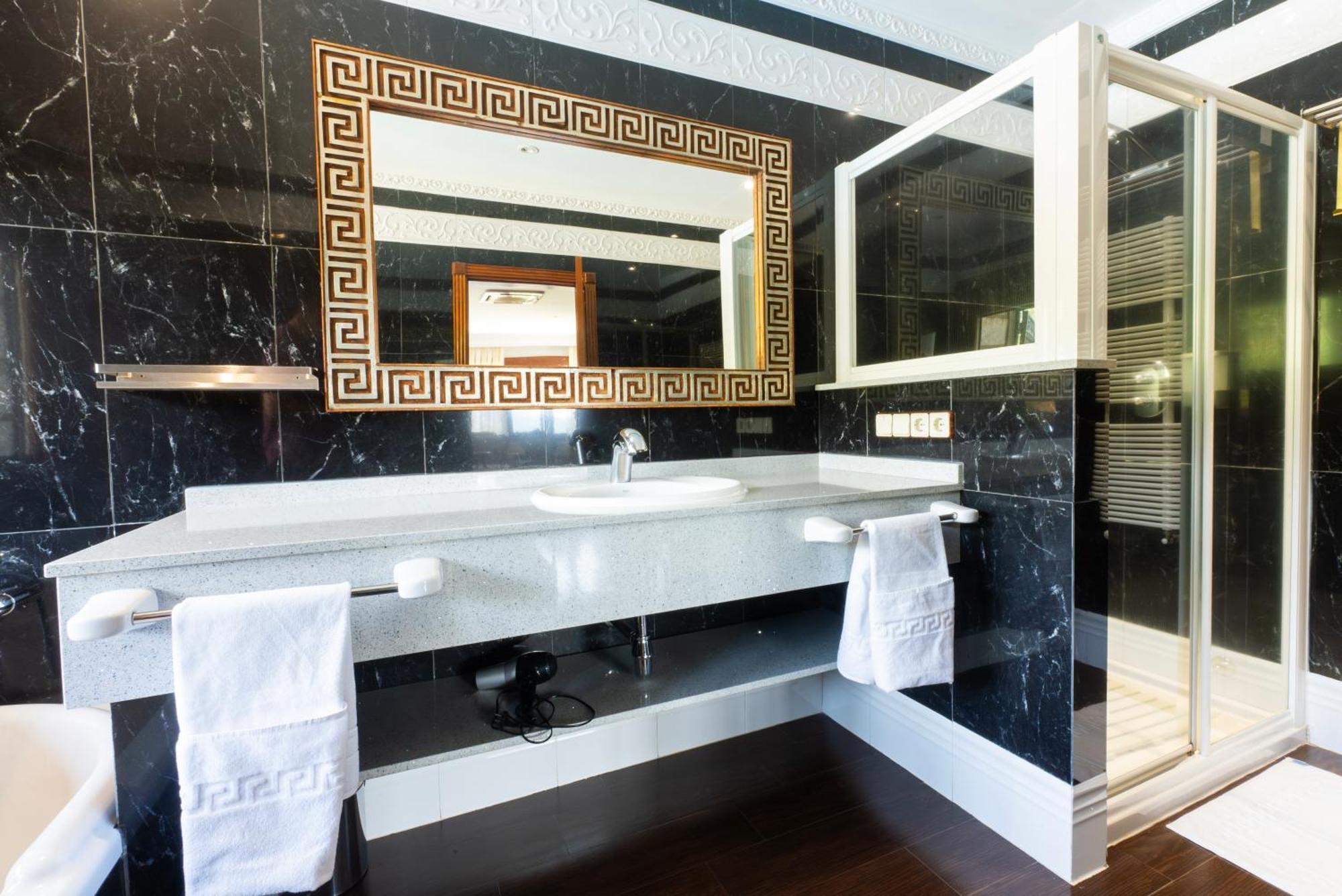 Mansion Con Jacuzzi A 40 Grados, Gran Piscina Y Padel Villa *