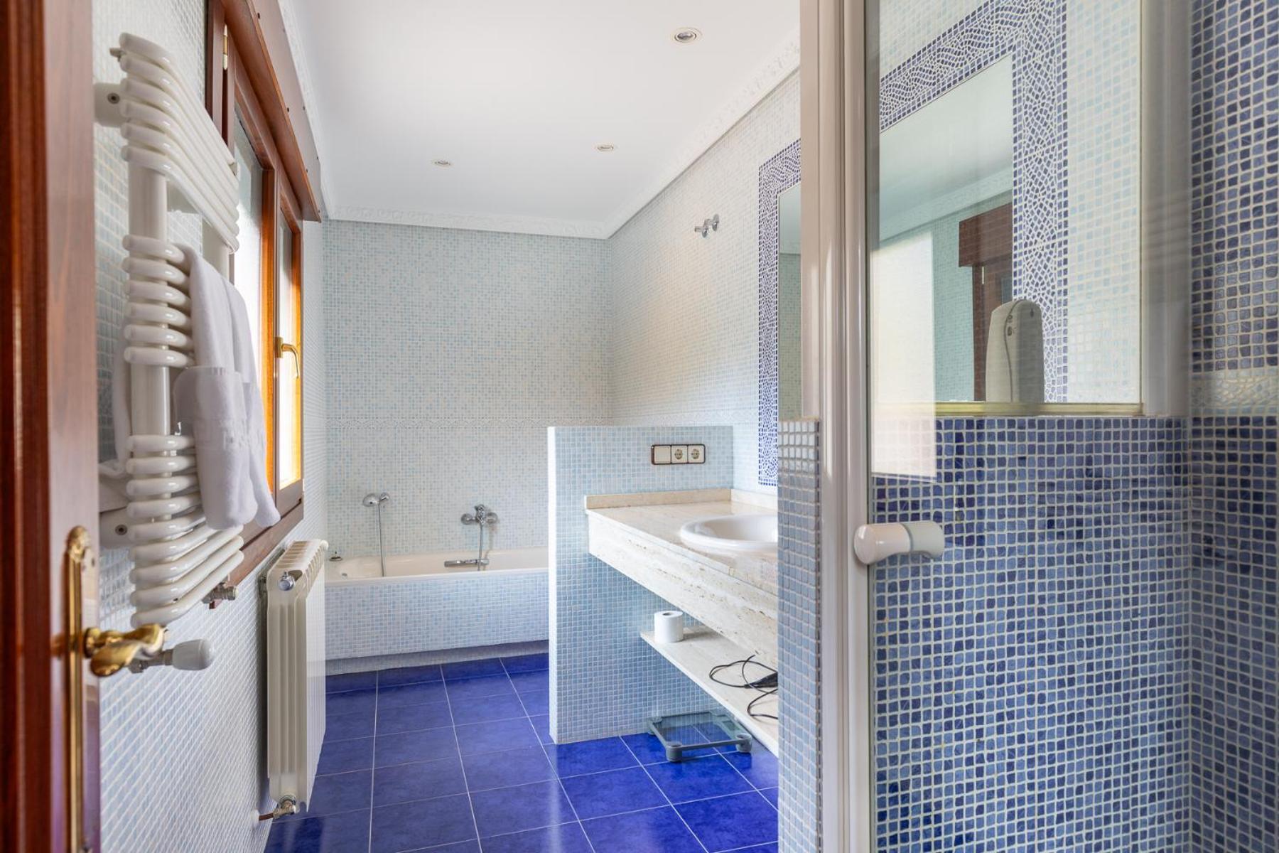 Mansion Con Jacuzzi A 40 Grados, Gran Piscina Y Padel Villa *