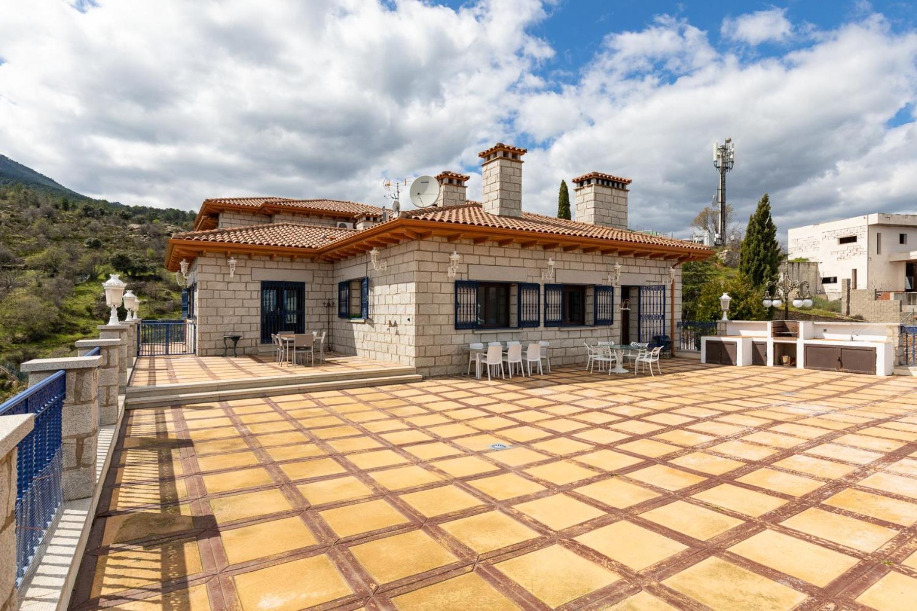 Mansion Con Jacuzzi A 40 Grados, Gran Piscina Y Padel El Tiemblo