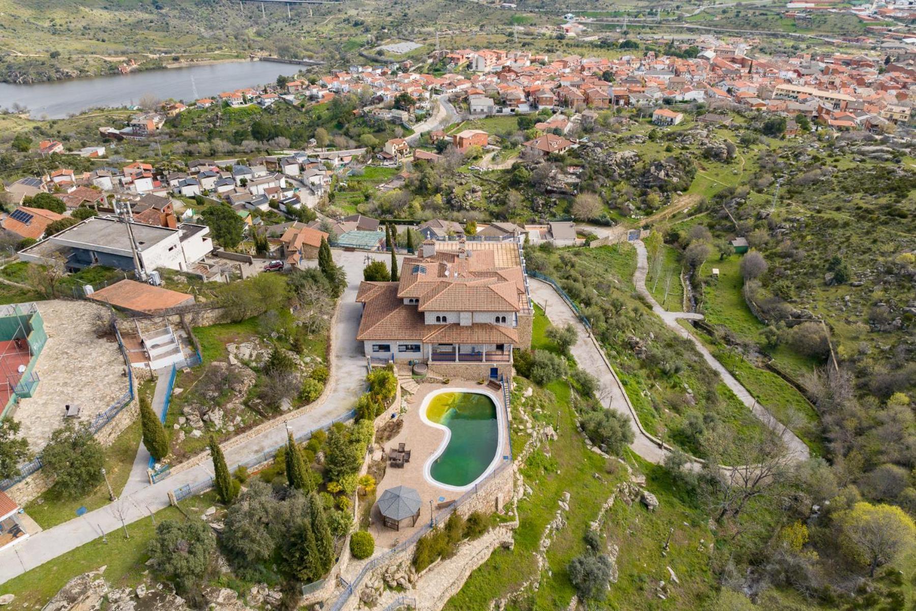 Mansion Con Jacuzzi A 40 Grados, Gran Piscina Y Padel Villa El Tiemblo
